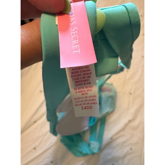 Victoria’s Secret Bikini - Picture 2 of 4